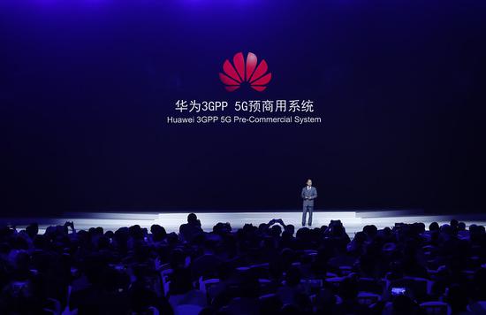 资料图:2017年12月3日,华为发布3GPP 5G预商用系统 图自视觉中国