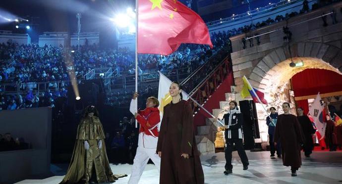 数十载冰雪路 米兰冬奥再耀中国红