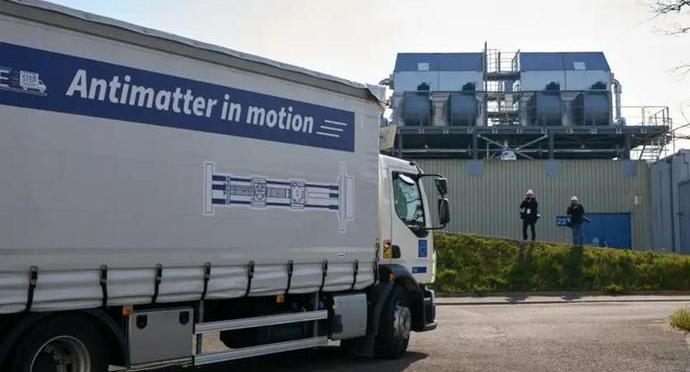 人类首次卡车运输反物质成功