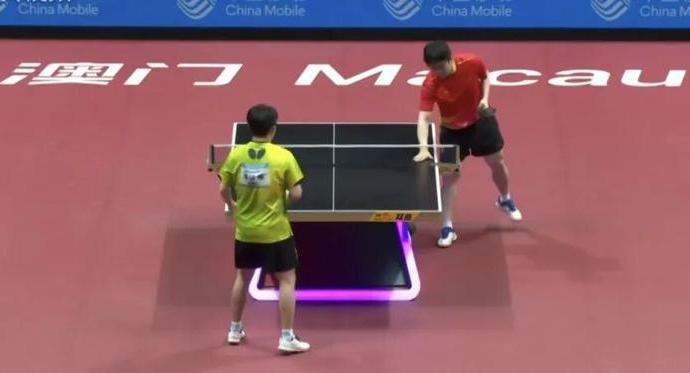 乒乓球运动员总摸球台 邓亚萍揭秘背后原因