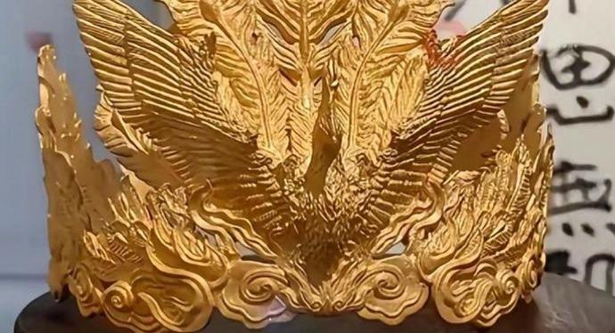 张凯毅最新回应黄金凤冠被毁未索赔