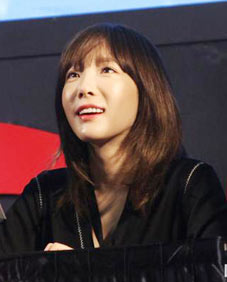 少女时代金泰妍亮相Gstar2016 与粉丝亲密握手