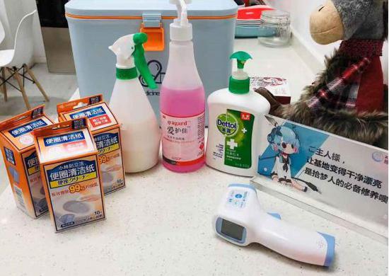 在防疫物品中,拾梦文化还准备了便圈清洁纸