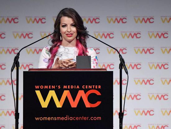 Anita Sarkeesian 是“Feminist Frequency”的创办人,也是一位平权运动活跃人士