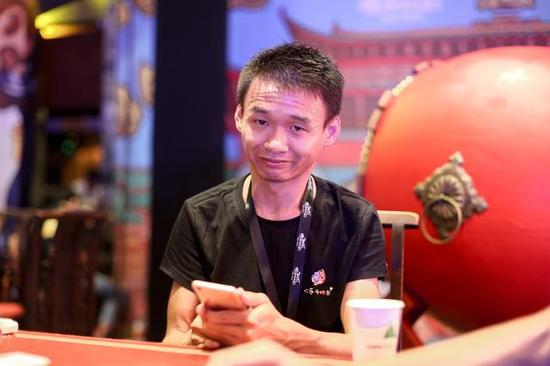 每月赢一亿欢乐豆 他靠斗地主养家
