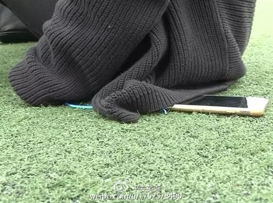 手機(jī)被偷 女大學(xué)生用一根細(xì)繩智擒小偷