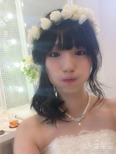 感人：50岁日本知名动画师迎娶23岁美女模型师