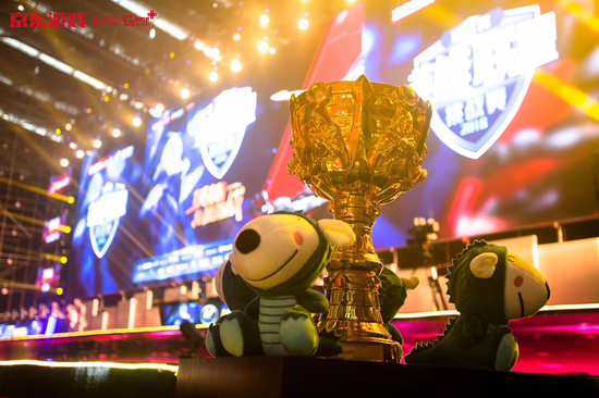 京东杯总决赛现场直击:NF荣膺LOL冠军 电竞赛