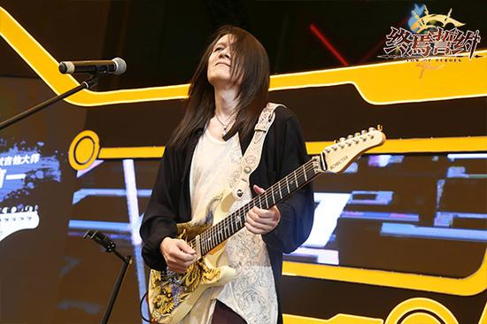 地狱吉他大师小林信一表演炸裂