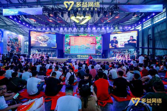 多益网络2018ChinaJoy展区舞台前