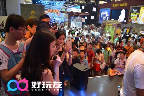 收下这礼物，我们就是好玩友啦！cj之后还要和我玩哟。