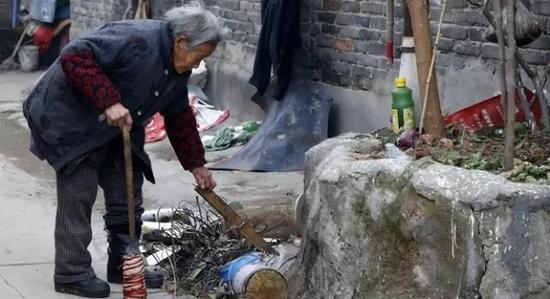 孙子偷奶奶救命钱买手游装备 县司法局帮助起诉腾讯