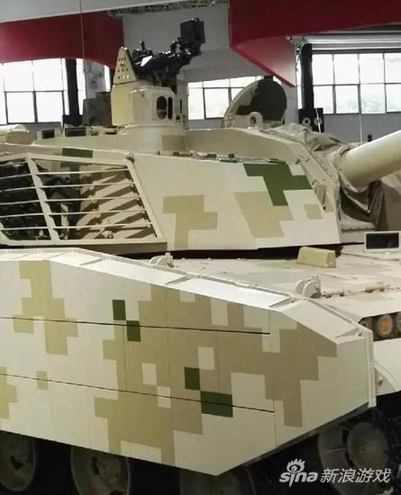 VT-5的側(cè)裙甲很厚，顯然為低密度裝甲，注意炮塔上的遙控武器站