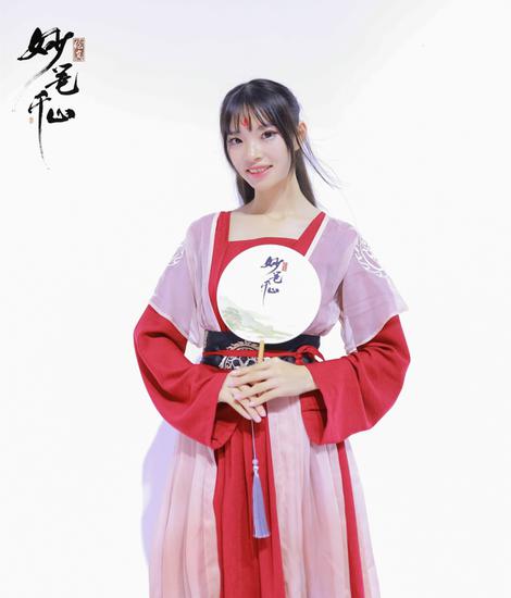 笑意盈盈的女魃