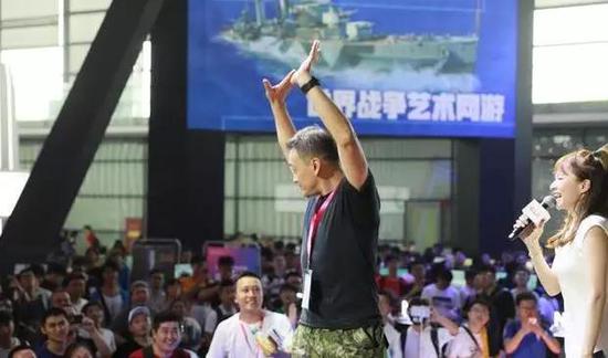 空中网CEO兼董事长王雷雷登台参加水友赛
