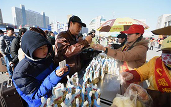 合肥：爱心温暖归乡路