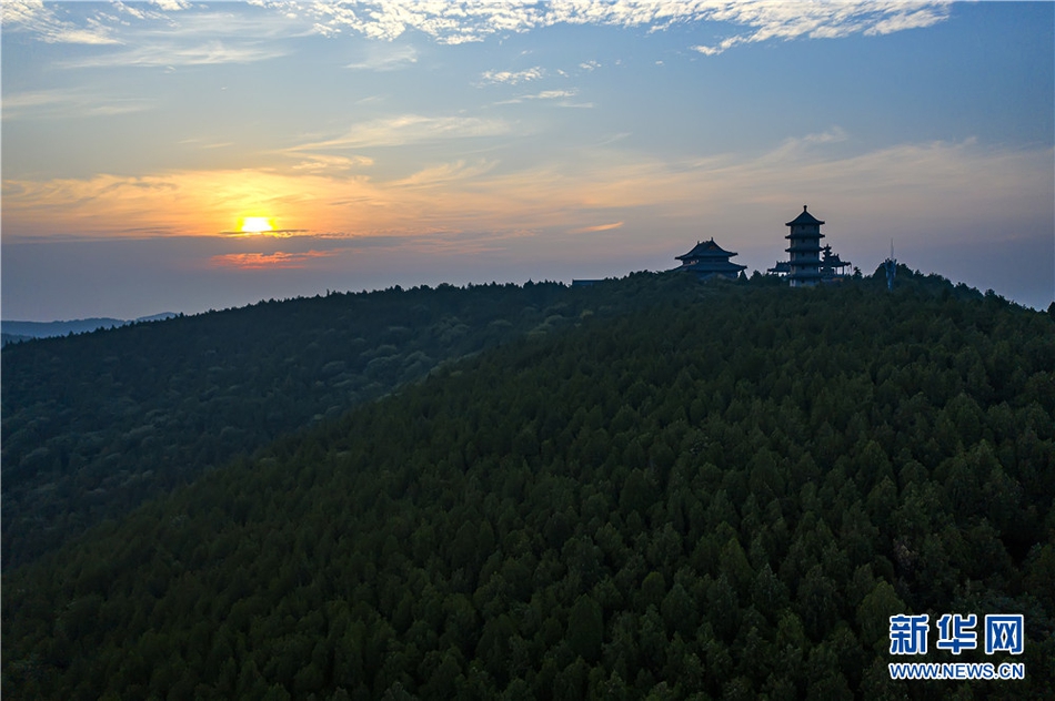 名山什么水成语_秋名山车神图片