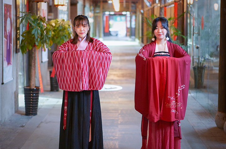 新年穿搭汉服藏,汉服藏服