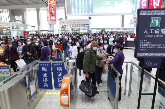 合肥南站“五一”旅客运输秩序井然