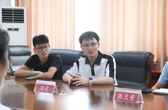 陈虎、朱叶鑫同学讲述救援过程