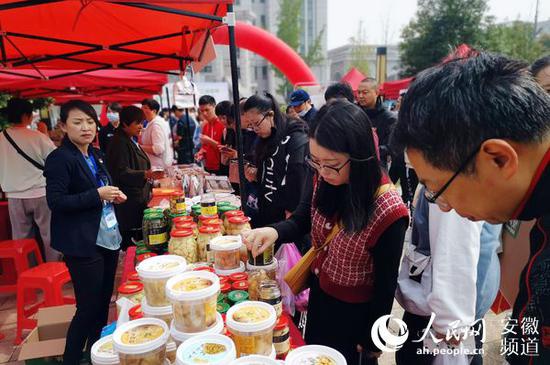  安徽农业大学展销会现场。曹雷摄