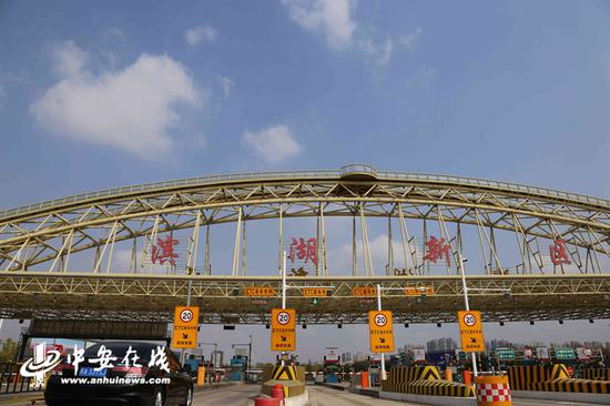 收费站etc车道改造全部完成,成为目前主要通道。