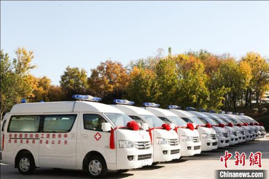 资料图:整装待发的救护车。