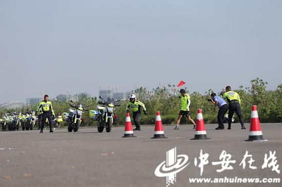 合肥交警：炎炎夏日，练兵正当时