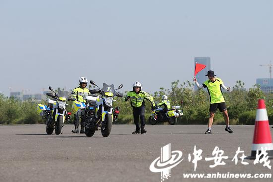 合肥交警：炎炎夏日，练兵正当时