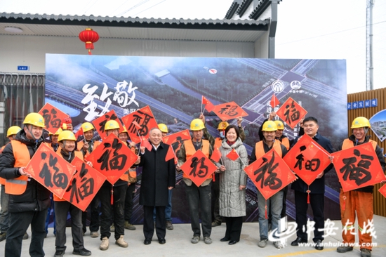 安徽省文联“送文化年货”志愿服务活动走进建设工地