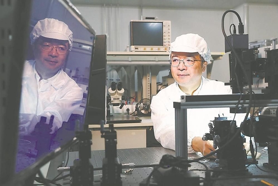 矢志创新，吴剑旗坚守在中国电科38所科研工作第一线。