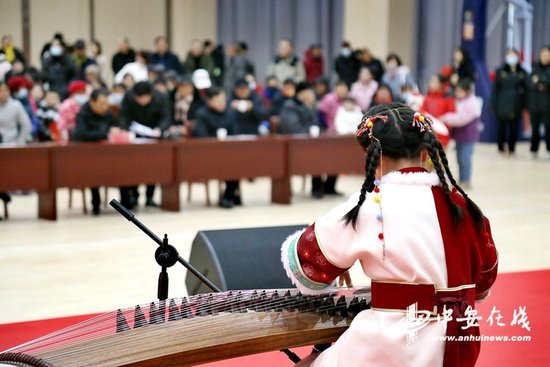 古筝《草原英雄小姐妹》,声声悦耳,委婉动人。