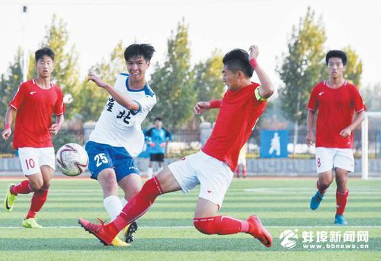 足球禁区可以挡人墙吗,足球禁区可以挡人墙吗视频