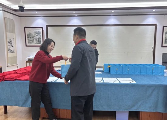 为嘉宾准备的精美伴手礼