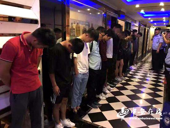 合肥公安150余名警力深夜突袭娱乐场所