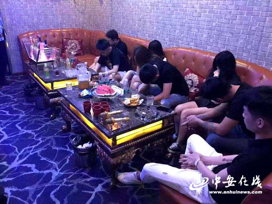 合肥公安150余名警力深夜突袭娱乐场所