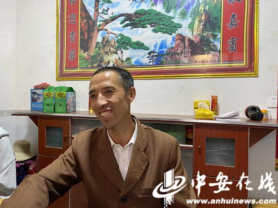 聊起如今的生活储昭才露出笑容