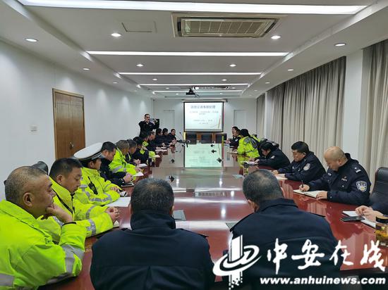 铜陵交警“练兵夜校” 民警辅警“充电蓄能”