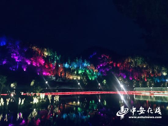 夜经济点亮徽州古村落