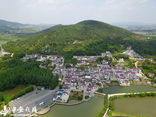 航拍桃花社区风景秀美