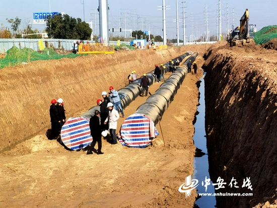   铺设供水管道