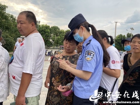 交通安全进乡村,反诈宣传不停歇