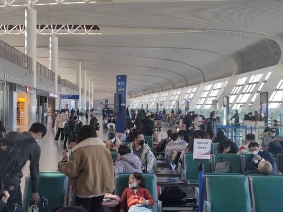 春节假期 合肥机场进出港旅客17.6万人次 恢复至2019年的66%
