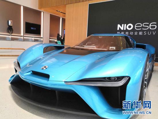  9月15日，蔚来汽车展厅内展出的一款汽车。新华网 李东标 摄