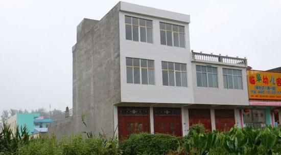 阜阳一幼儿园非法办学 校长被问手续问题立刻