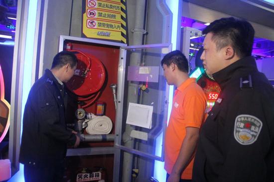 合肥蜀山区突击检查12家娱乐场所 有人冒名