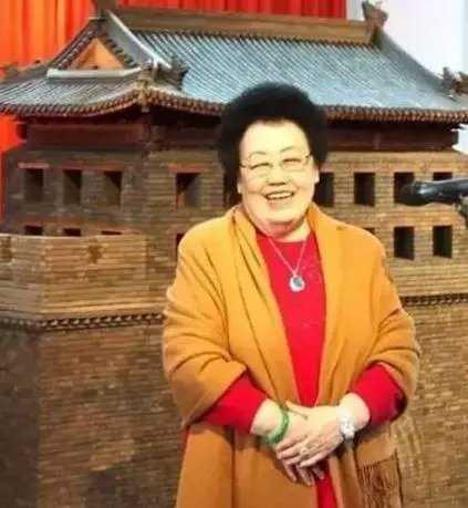 中国女首富陈丽华发家史揭秘:眼界和人脉成就