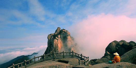 天柱峰 谢轶元摄