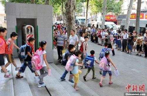 资料图:孩子离开学校
