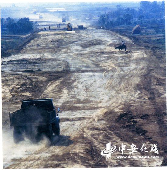 1986年，我省第一条高速公路合宁高速开工